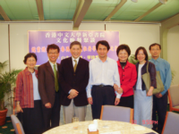 2007年3月，新亞書院舉辦文化晚餐聚談，蒙著名作家白先勇先生和翟老師夫人華瑋教授主持，翟老師亦有出席。（圖右起）王唯仁、傅立翠、華瑋、翟志成、白先勇、張洪年及張洪年夫人。